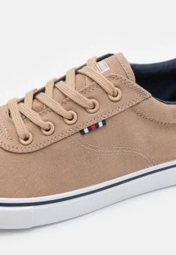 Pier One Unisex - Baskets Basses - Brown 13 Pier One Unisex - Baskets Basses - Brown -Pier One 3d8d930a9d594a348d328f3c83bbc354