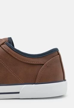 Pier One Unisex - Baskets Basses - 708 13 Pier One Unisex - Baskets Basses - 708 -Pier One 6cb9961057c1485da074209b854ade4a